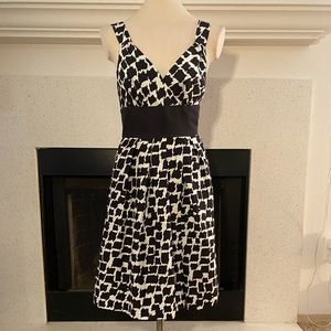 White House| Black Market - Sz 8